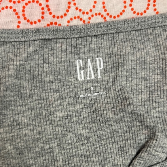 GAP Gray Patterned Tank Top - Picture 3 of 3